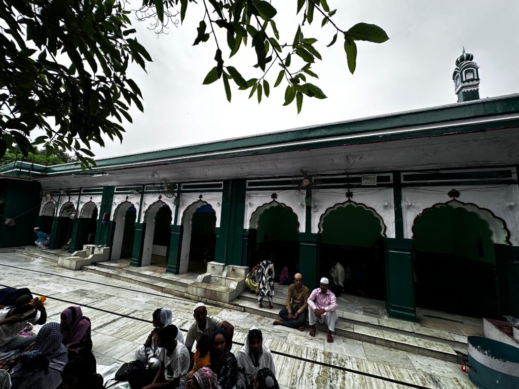The Sacred Sehdari Resting Place at Dargah Huzoor Sabir-e-Pak (RA) The Sacred Sehdari Resting Place at Dargah Huzoor Sabir-e-Pak (RA)